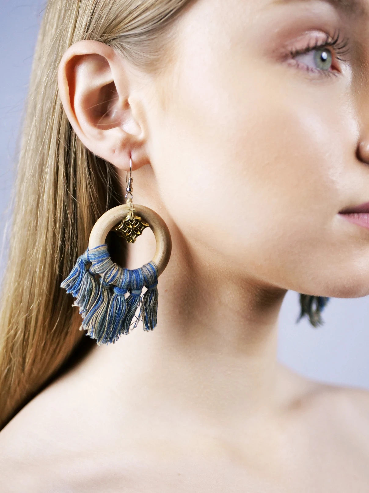 Boucles d'oreilles anneaux superposés bleus et beiges
