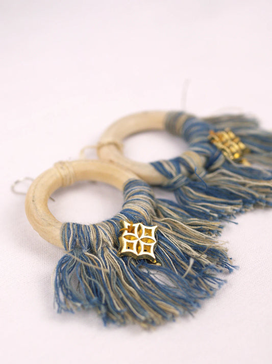 Boucles d'oreilles anneaux superposés bleus et beiges